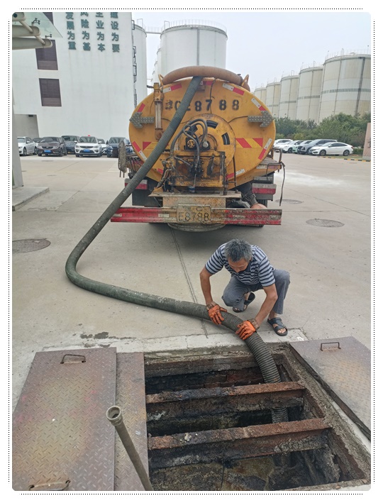 加乐镇隔油池清掏