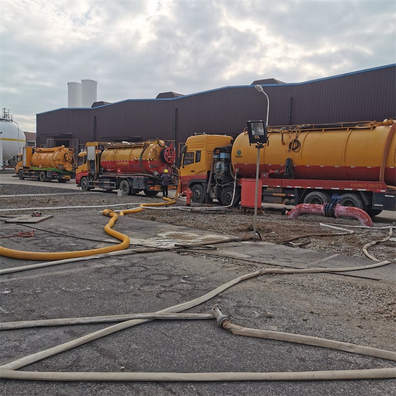 加乐镇污水池清理